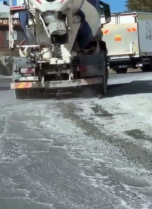 Asfalta beton dökerek ilerleyen miksere 6 bin 291 TL ceza