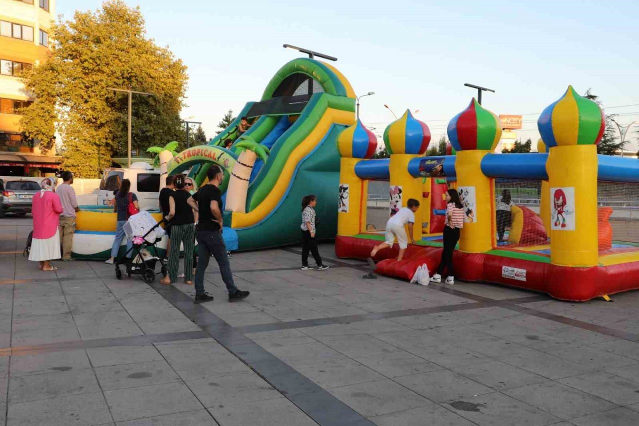 Bu festivalde çocuklar doyasıya eğleniyor