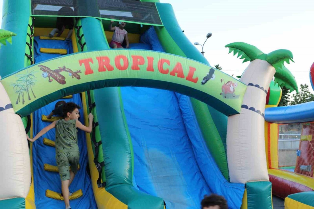 Bu festivalde çocuklar doyasıya eğleniyor