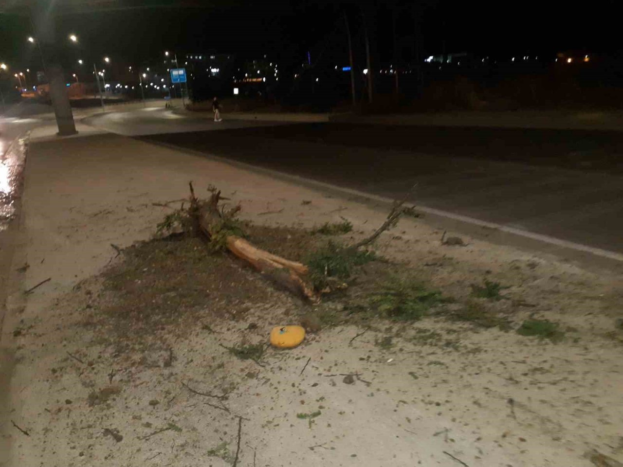 Direksiyon hakimiyetini kaybeden sürücü kaza yaptı