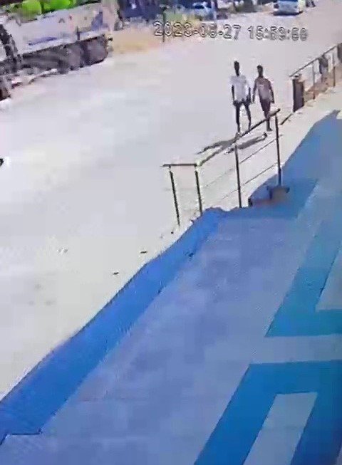 Anahtarı kontakta unutulan aracı böyle çaldılar