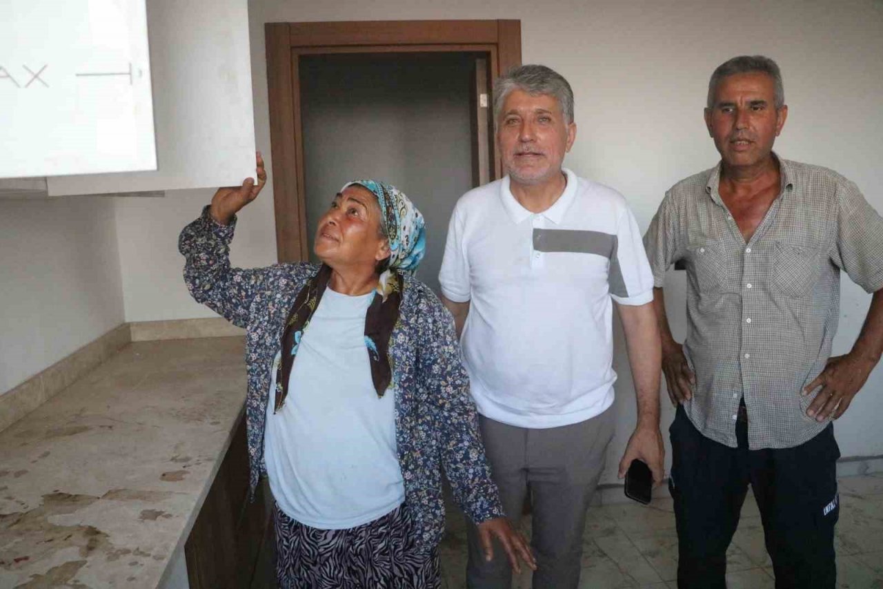 32 bin bağımsız konutun yok olduğu enkaz kent Kırıkhan’da TOKİ konutları yükseliyor