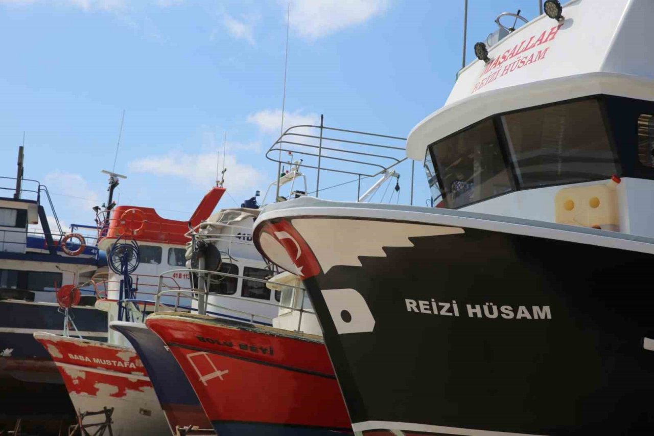 Balıkçılar “Vira Bismillah” demek için gün sayıyor