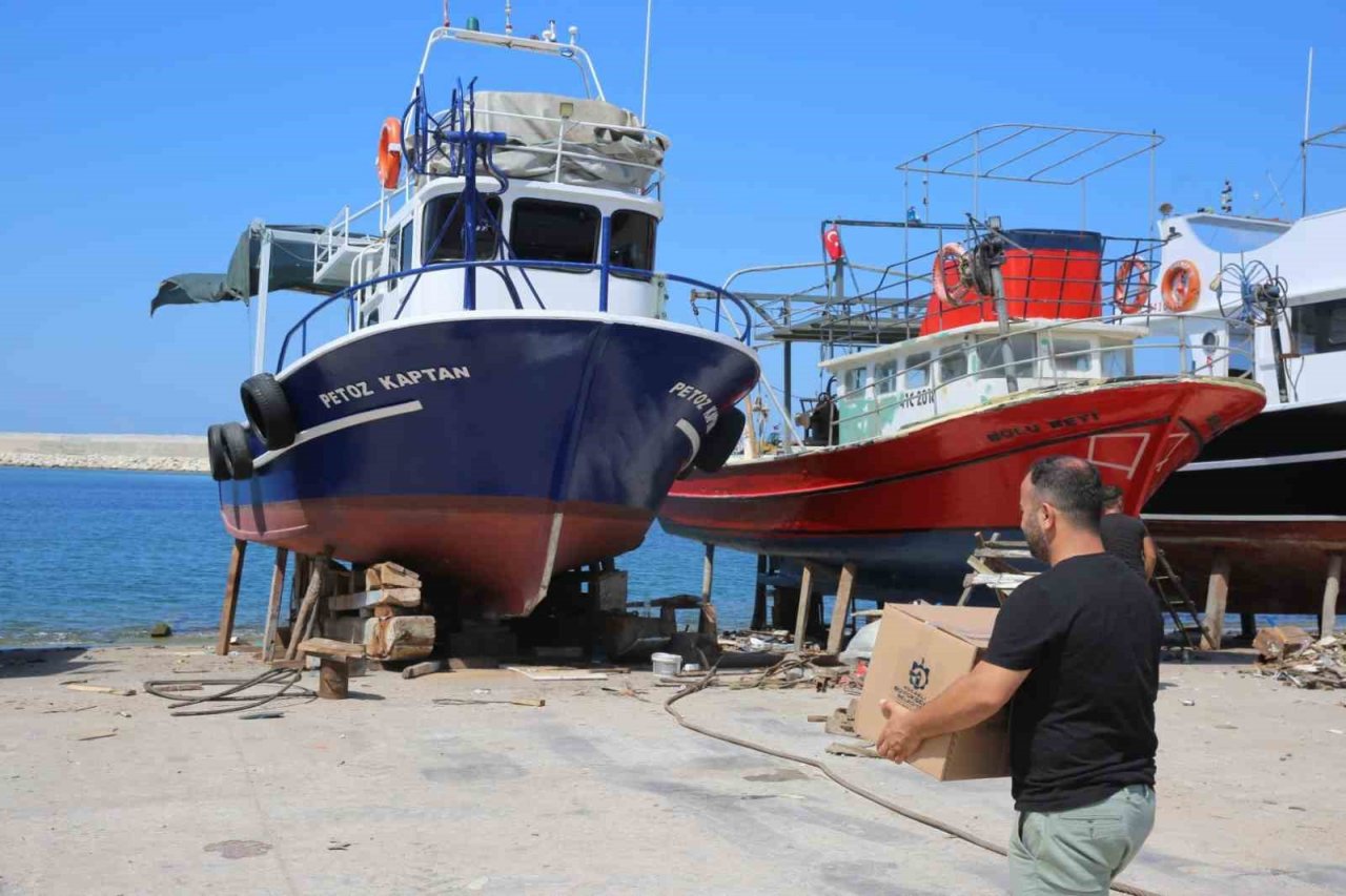 Balıkçılar “Vira Bismillah” demek için gün sayıyor