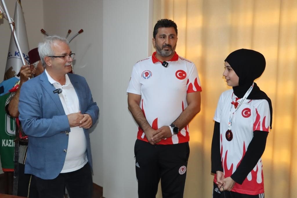 Şampiyon Azra Nur’a Muhteşem Karşılama