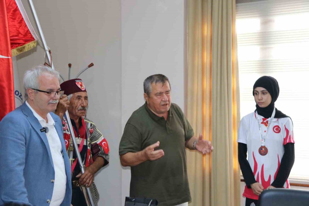 Şampiyon Azra Nur’a Muhteşem Karşılama