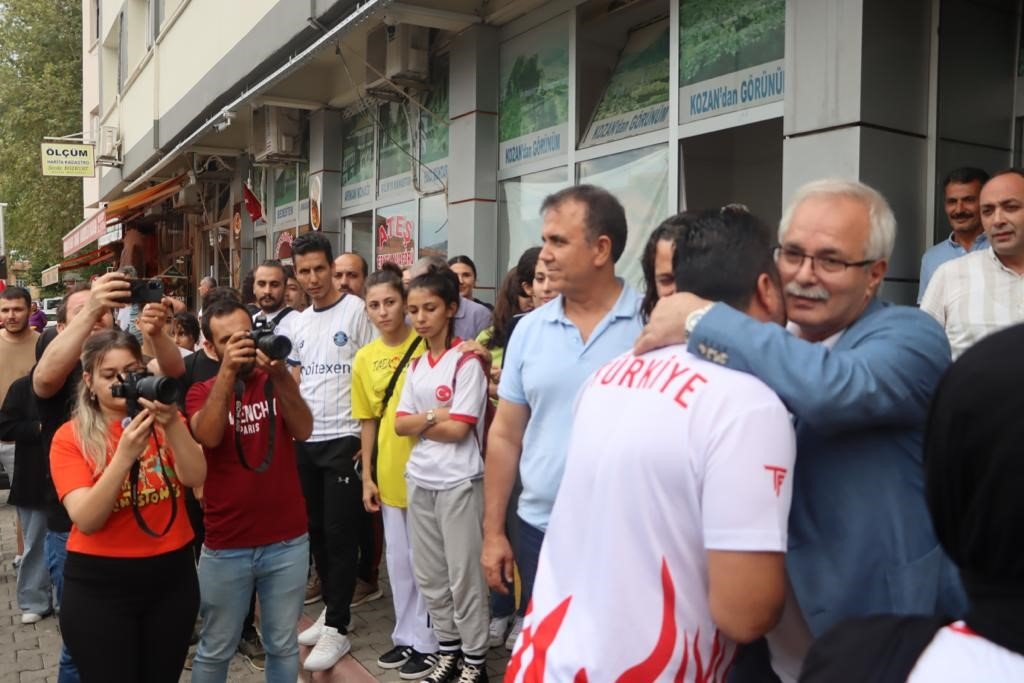 Şampiyon Azra Nur’a Muhteşem Karşılama