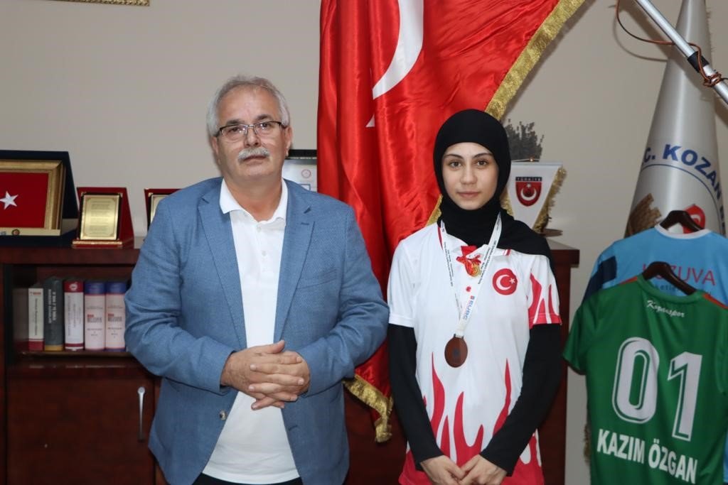 Şampiyon Azra Nur’a Muhteşem Karşılama