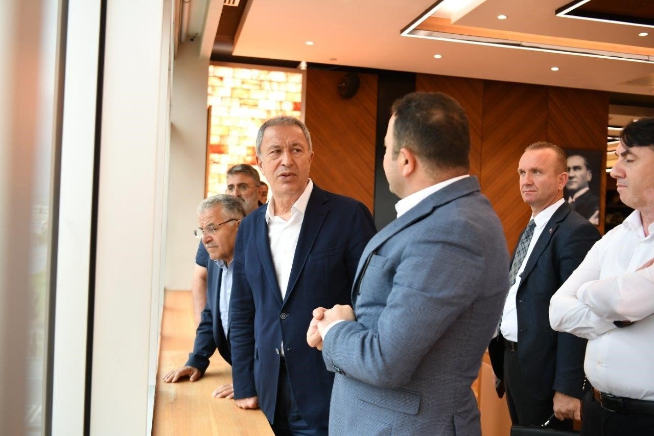 OSB Başkanı Yalçın, Hulusi Akar’a projelerini anlattı, sanayicilerin arsa taleplerini iletti