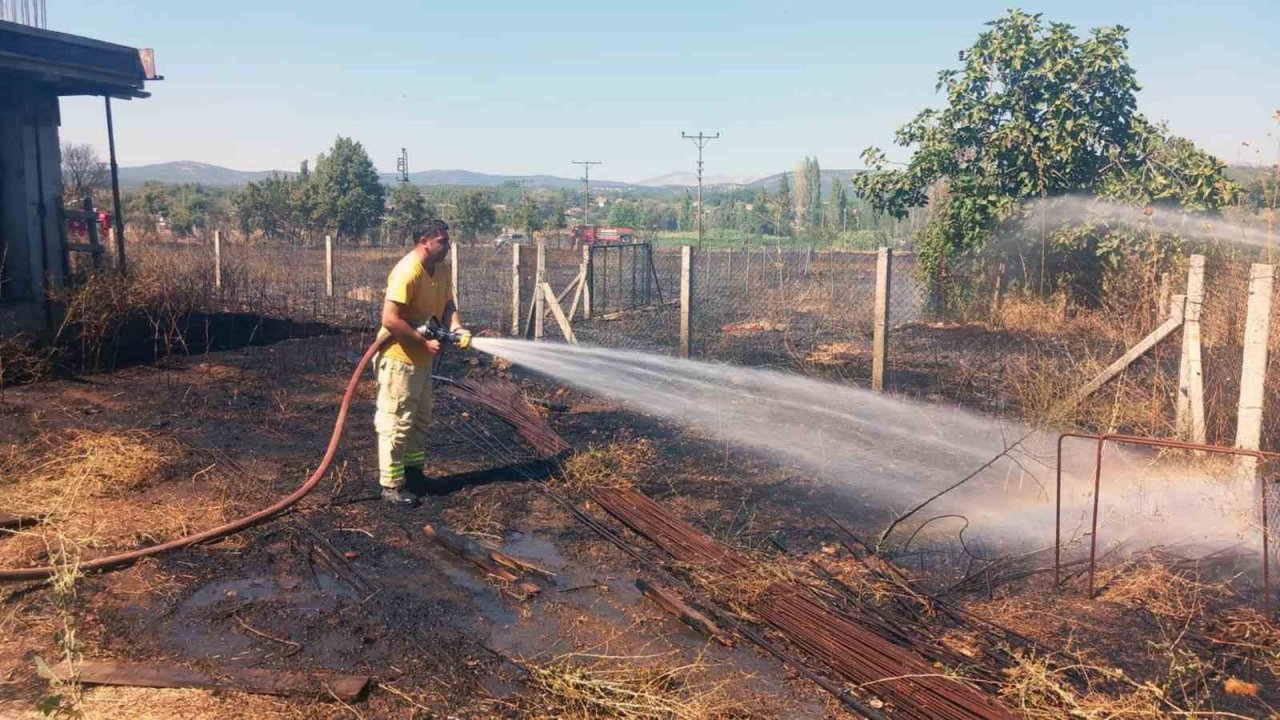 Menteşe’de arazi yangını büyümeden söndürüldü