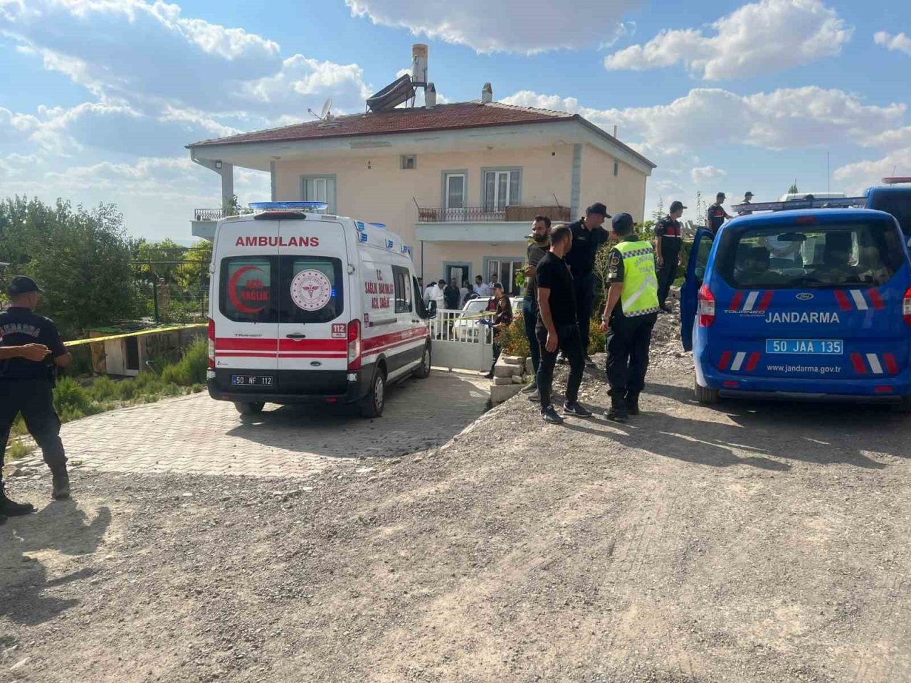 Önce eşini sonra kendisini öldürdü