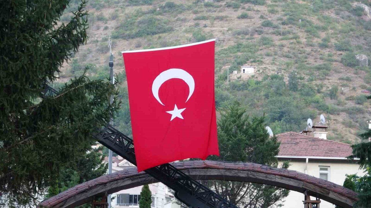 Askeri aracın devrilmesi sonucu şehit olan askerin şehadet haberi ailesine verildi