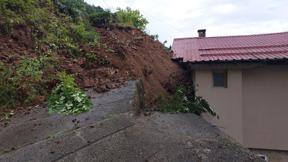 Rize’de şiddetli yağışların verdiği zararlar tespit edilmeye devam ediyor