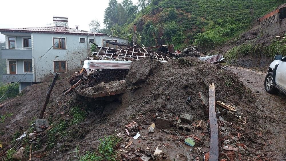 Rize’de şiddetli yağışların verdiği zararlar tespit edilmeye devam ediyor
