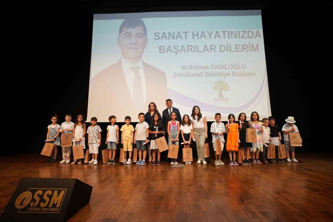 Yaz sanat akademisi dönem sonu resim sergisi açıldı