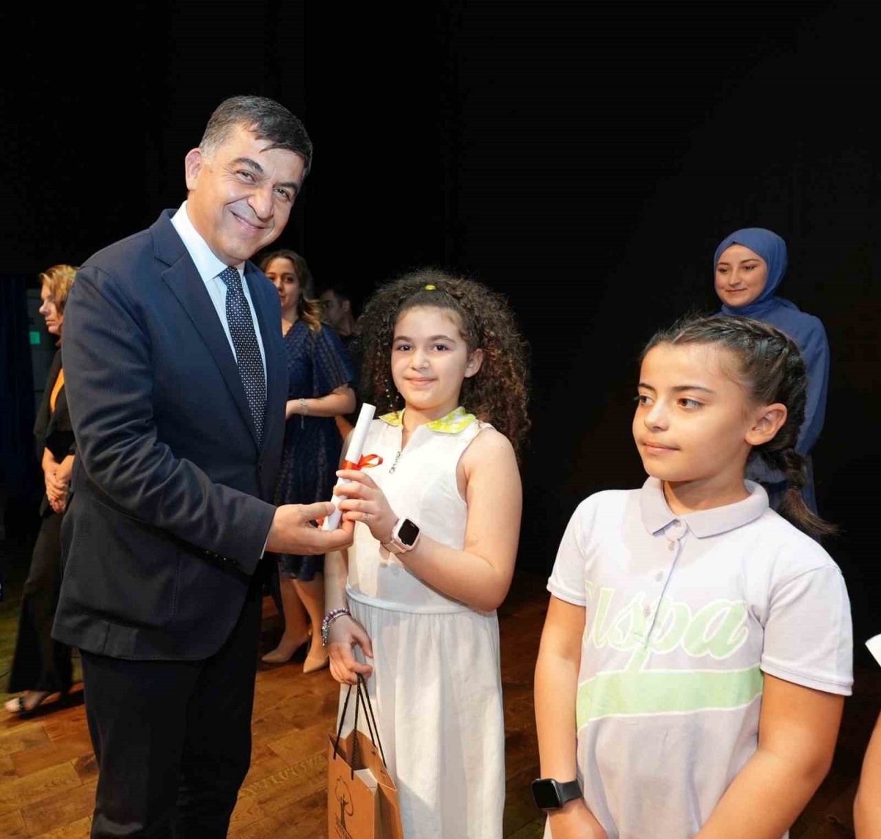 Yaz sanat akademisi dönem sonu resim sergisi açıldı