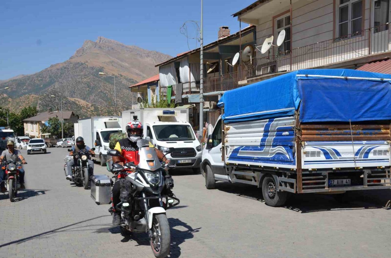 Rotalarını Beytüşşebap’a çeviren motorcular ilçeye hayran kaldı