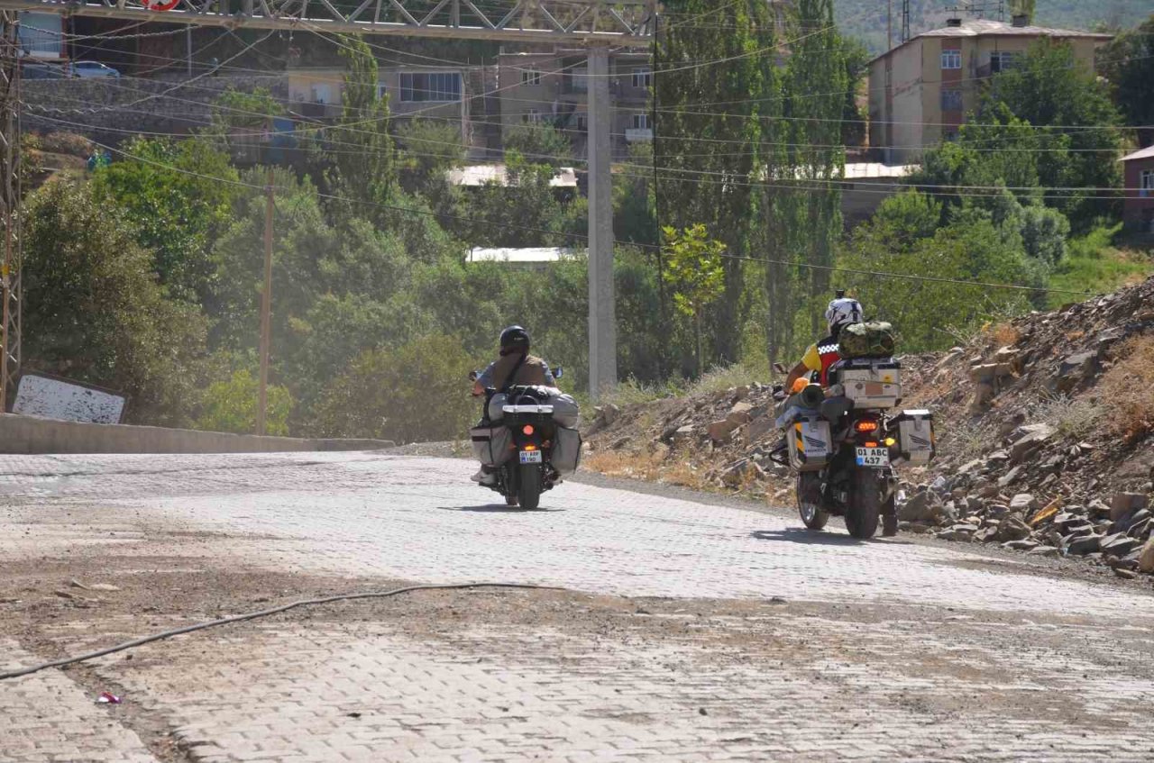Rotalarını Beytüşşebap’a çeviren motorcular ilçeye hayran kaldı