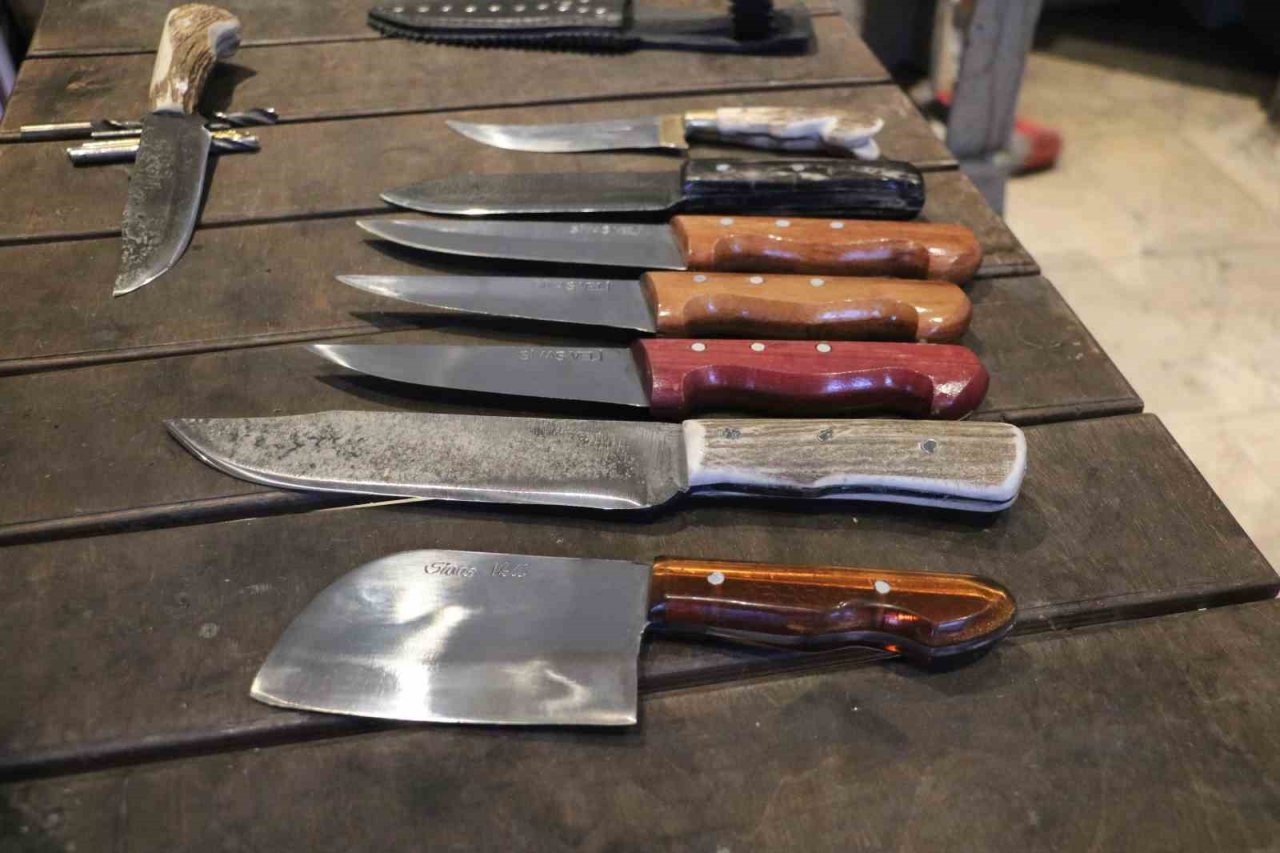 İnşaat çivisini kesip ağzı hiç bozulmadan kağıdı da kesebiliyor