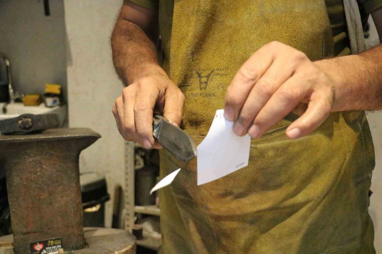 İnşaat çivisini kesip ağzı hiç bozulmadan kağıdı da kesebiliyor