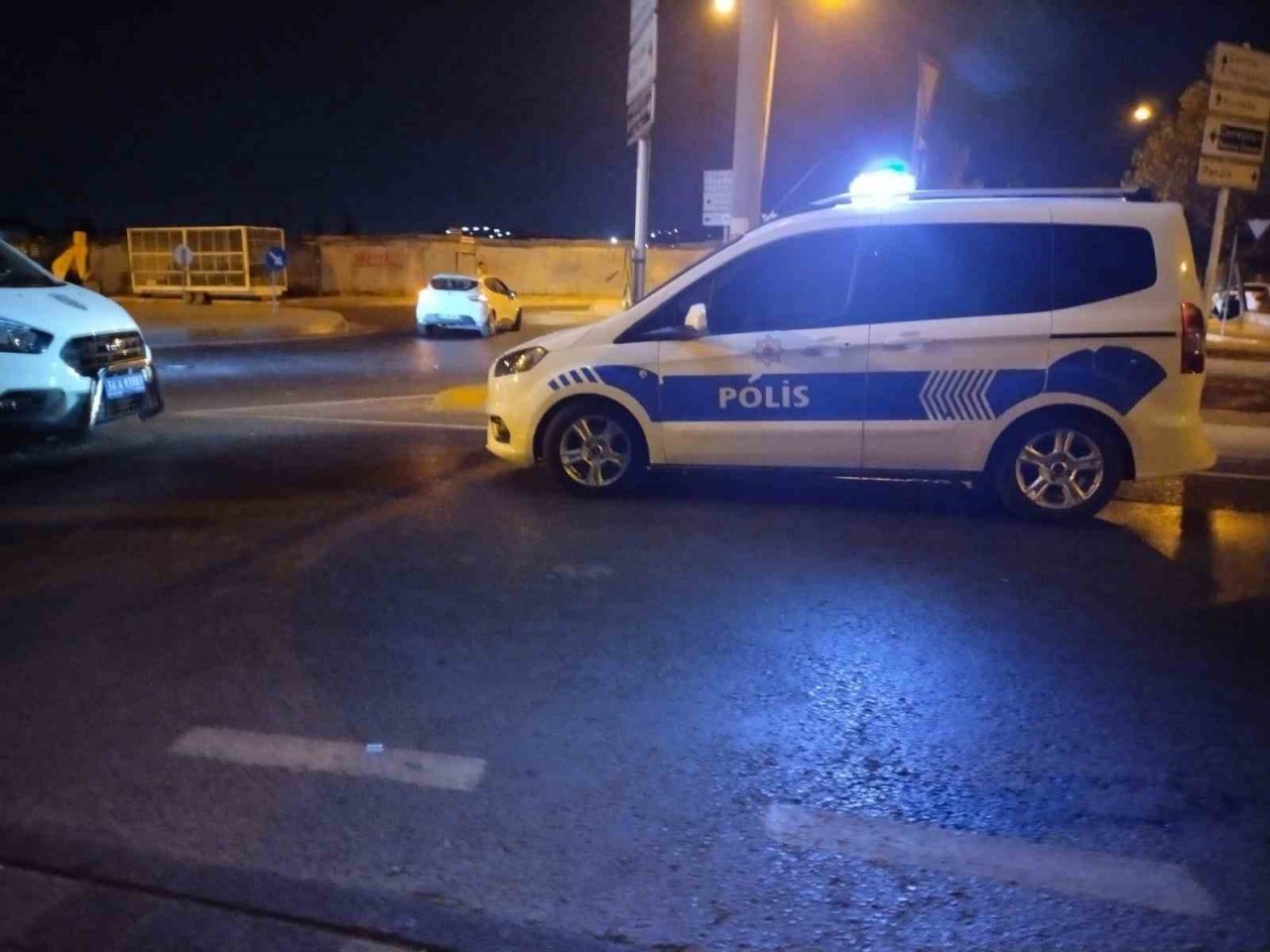 Sultanbeyli’de borç kavgası: Aracını kurşunlayıp darp ettiler