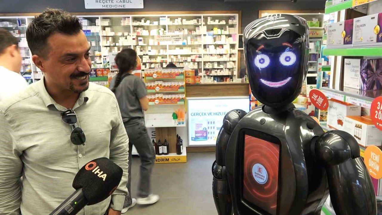 Türkiye’nin ilk yapay zekalı eczane teknisyeni robotu iş başı yaptı