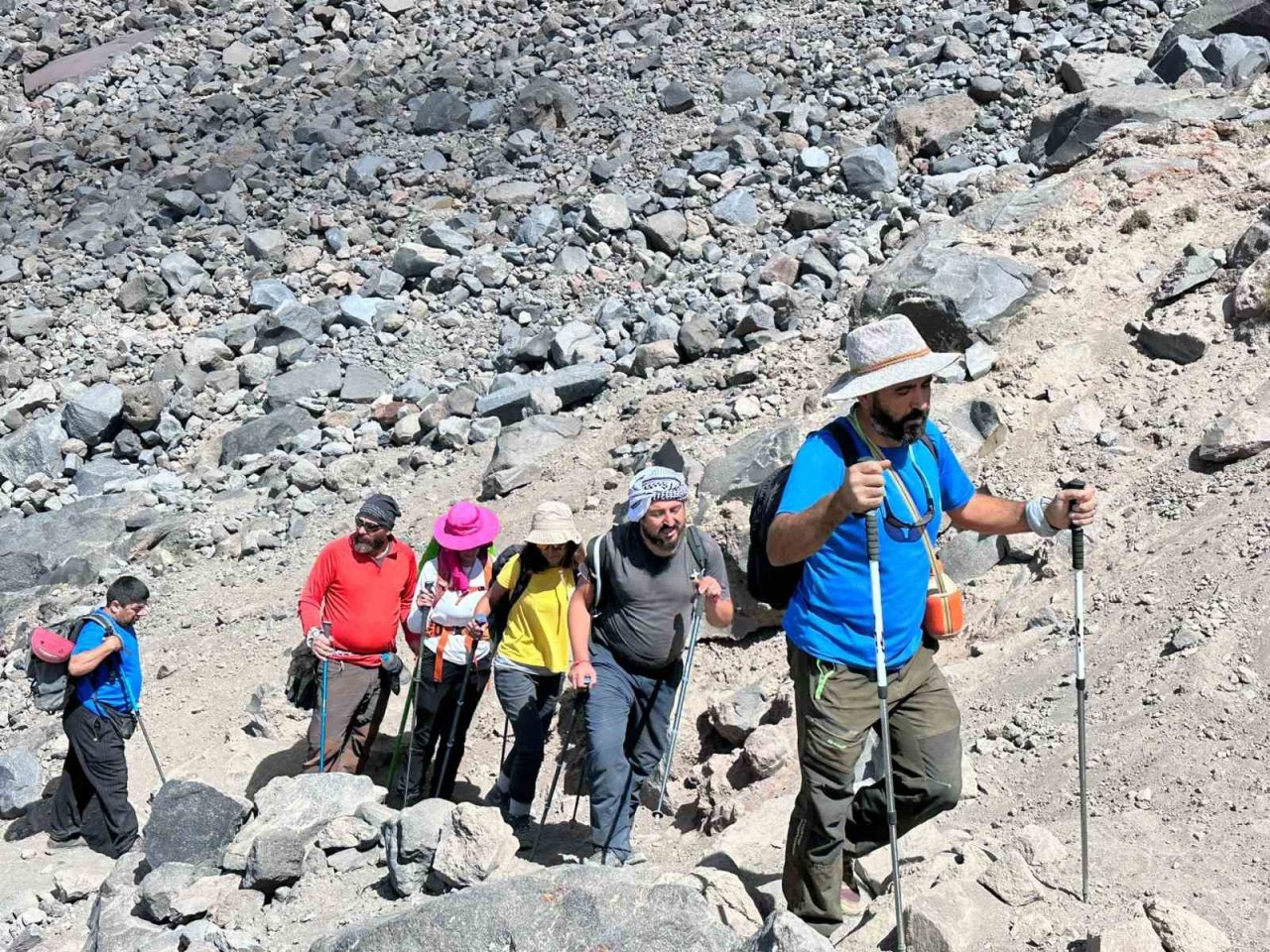 Vanlı dağcılar 11 günde 3 şehirde 3 zirve yaptı