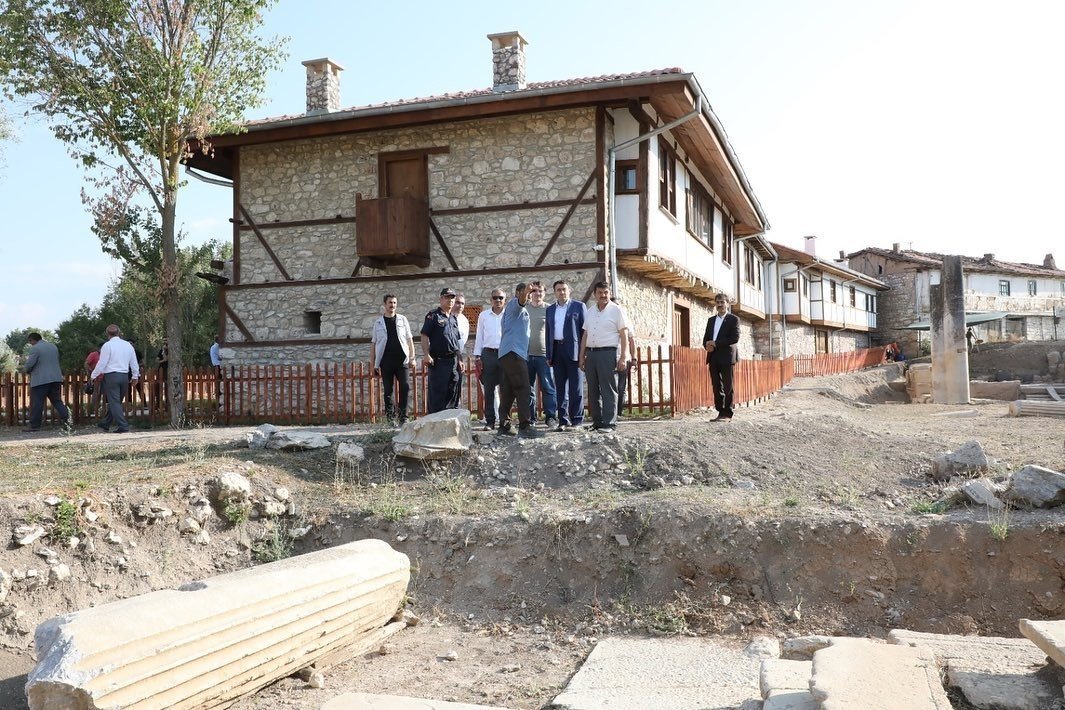 Vali Işın, Aizanoi Antik Kentinde incelemelerde bulundu