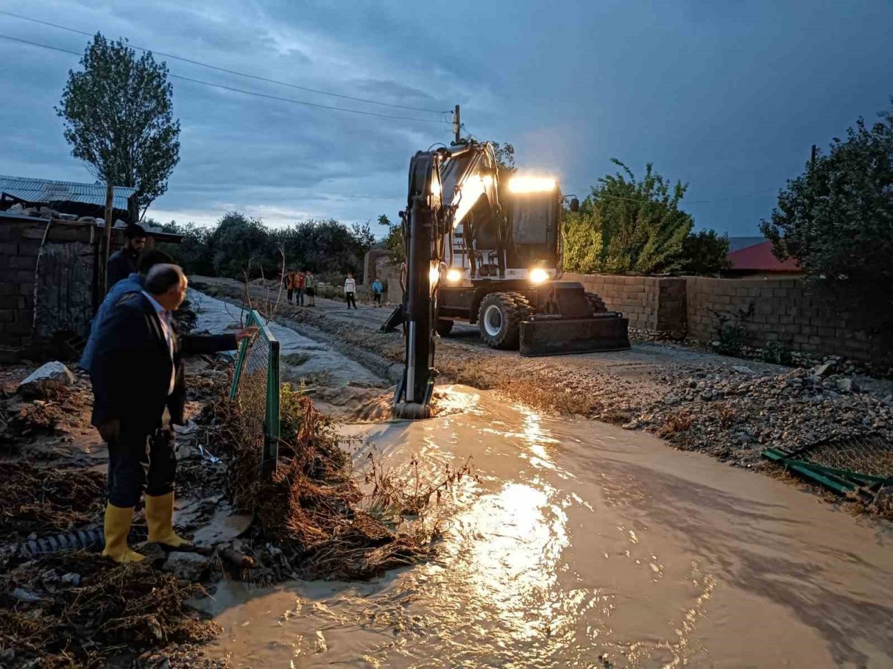 Van Gürpınar’da su baskınları