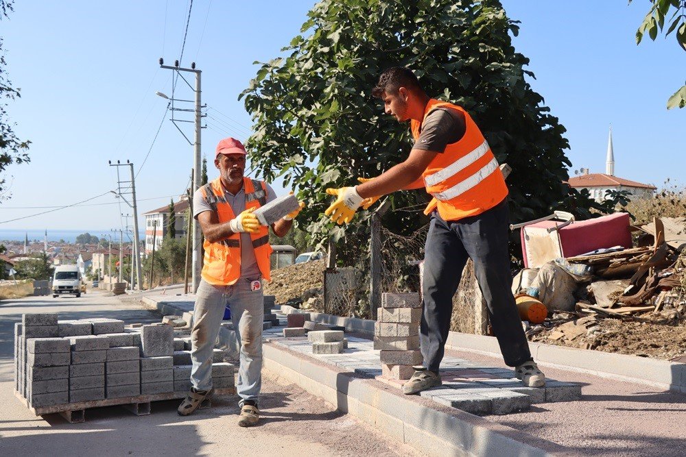 Şehit Murat Peltek Caddesi’nde kaldırım çalışması
