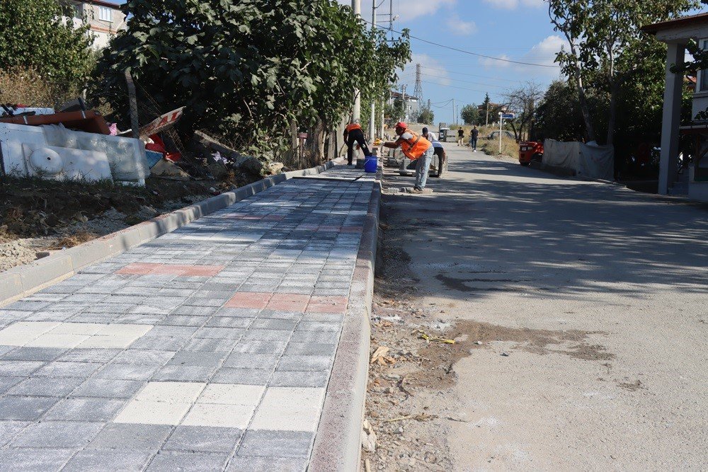 Şehit Murat Peltek Caddesi’nde kaldırım çalışması