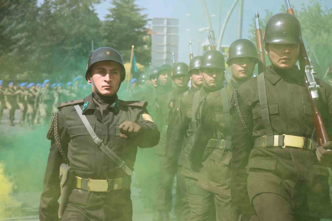 Bolu’da komandolar caddeyi inletti