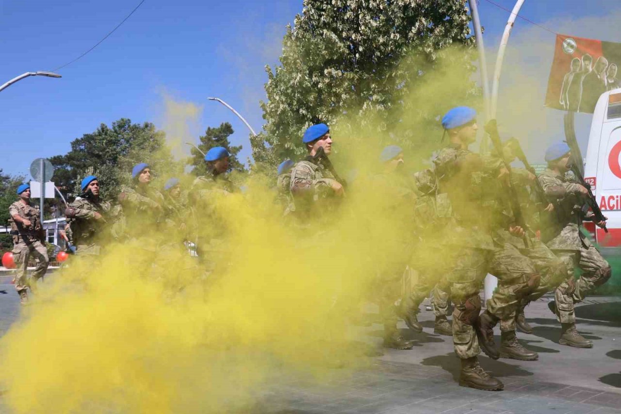 Bolu’da komandolar caddeyi inletti