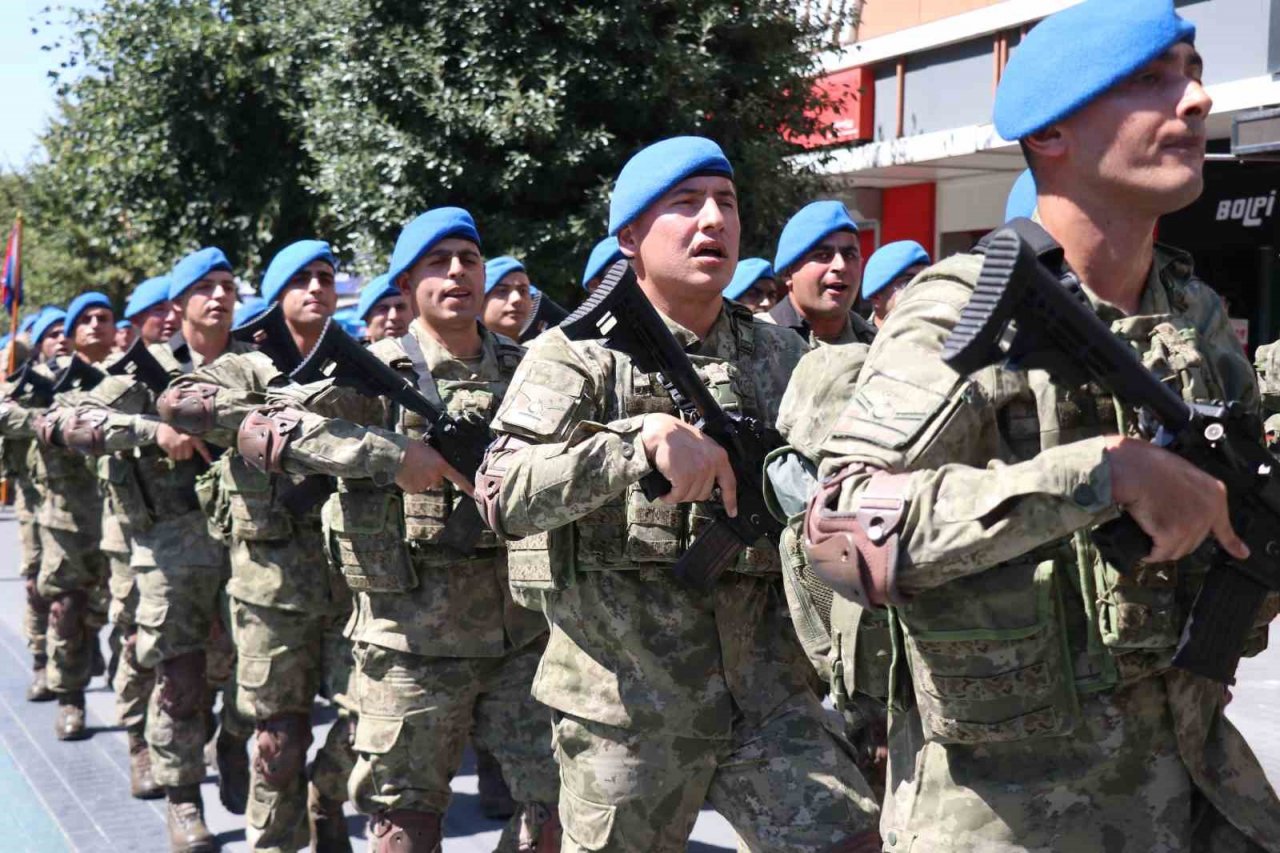 Bolu’da komandolar caddeyi inletti