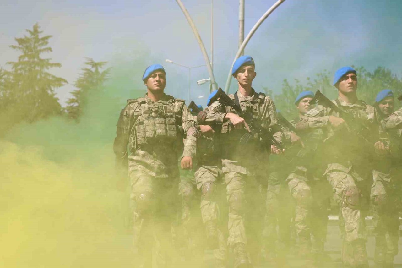 Bolu’da komandolar caddeyi inletti