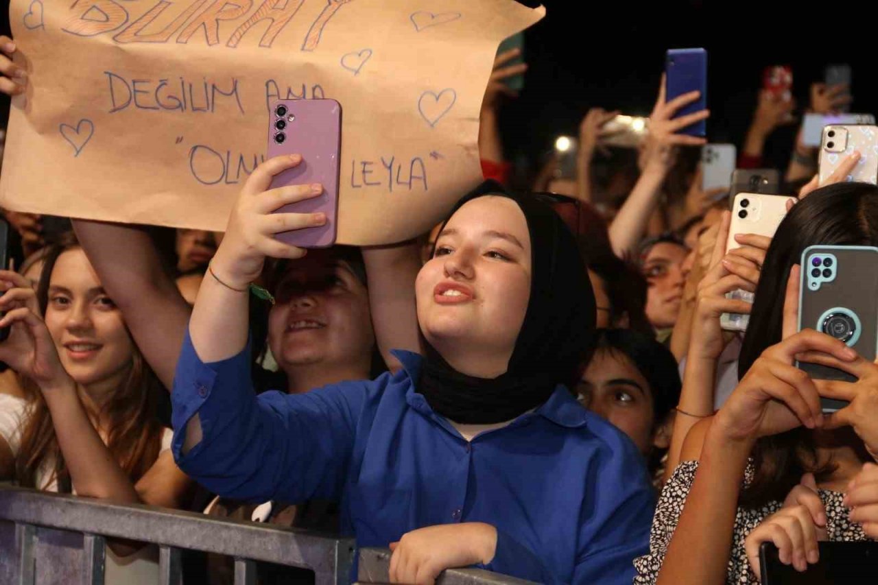 Buray Kocaelilere unutulmaz bir gece yaşattı