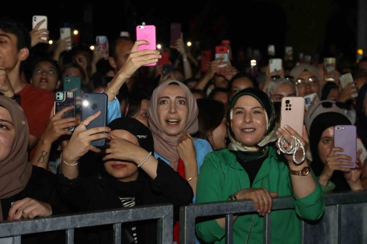 Buray Kocaelilere unutulmaz bir gece yaşattı