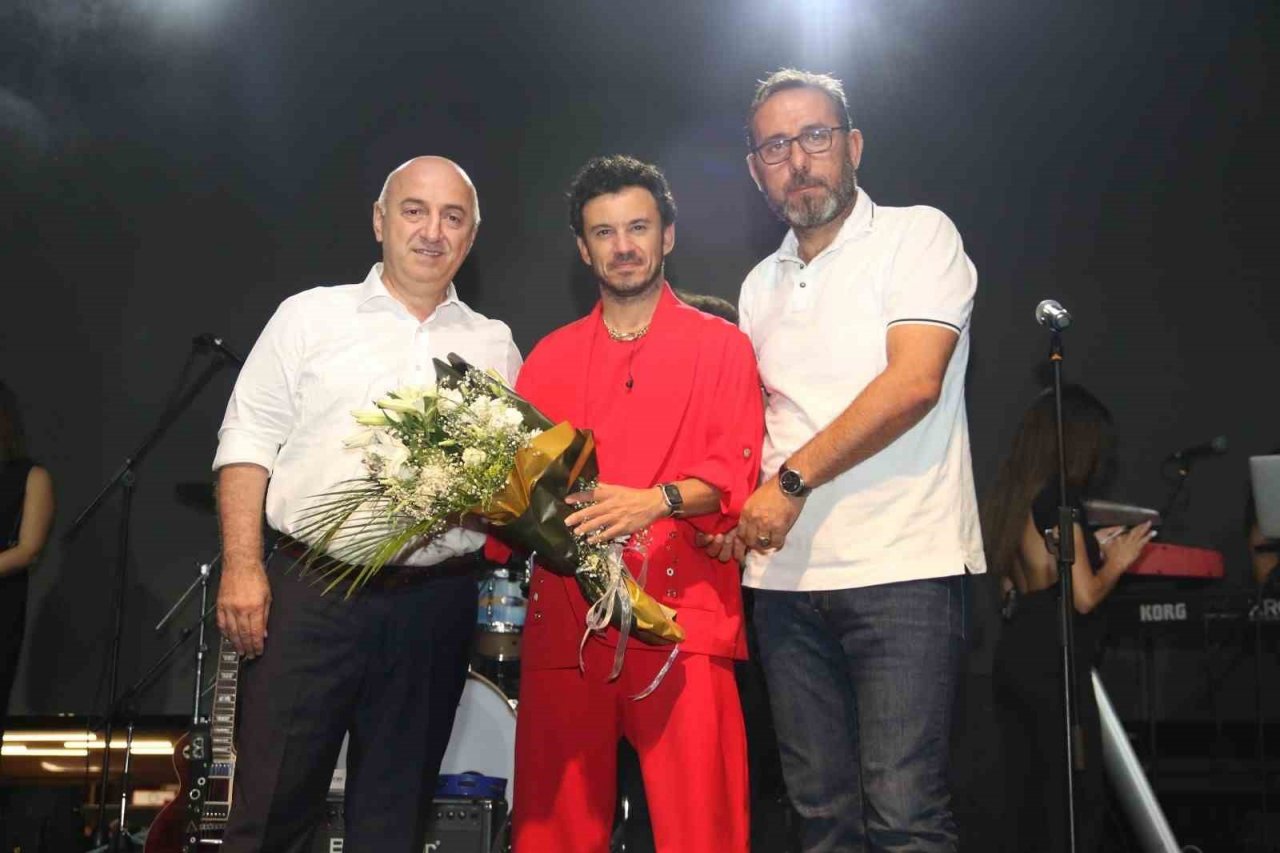 Buray Kocaelilere unutulmaz bir gece yaşattı