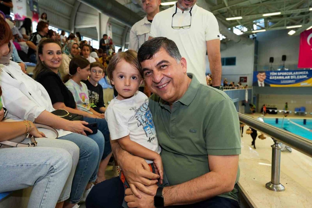 Büyük zaferi, kulaç atarak kutladılar