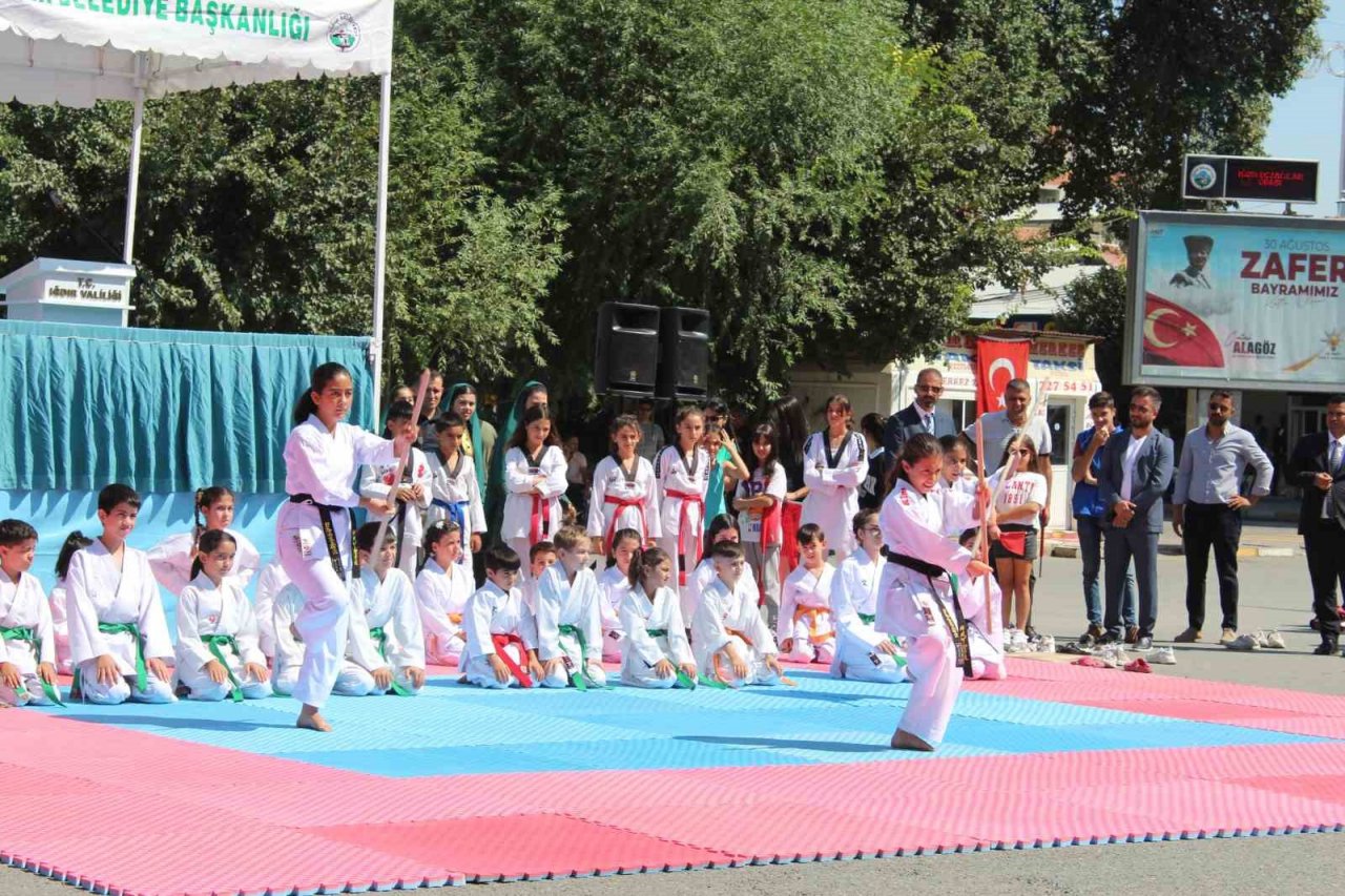 30 Ağustos Zafer Bayramı Iğdır’da coşkuyla kutlandı