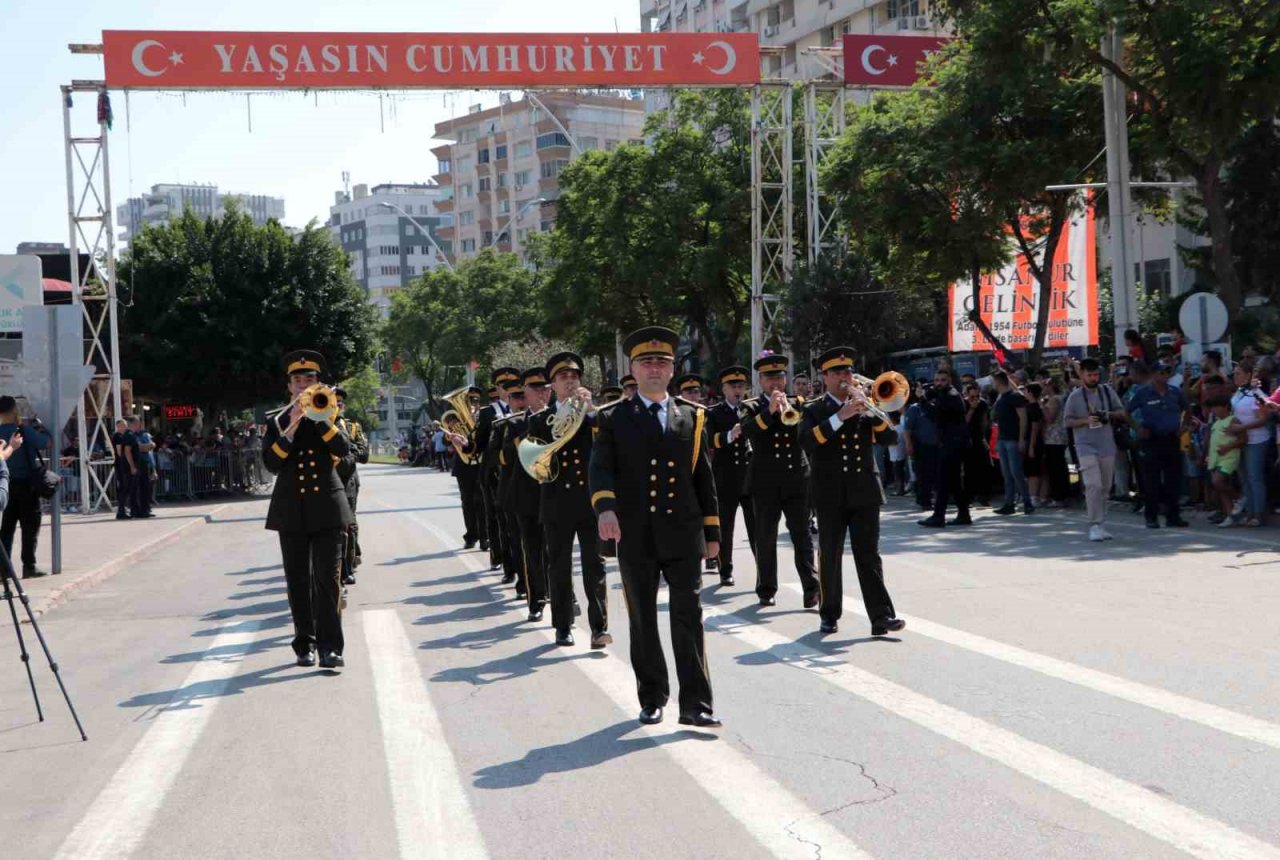 Adana’da 30 Ağustos Zafer Bayramı kutlandı