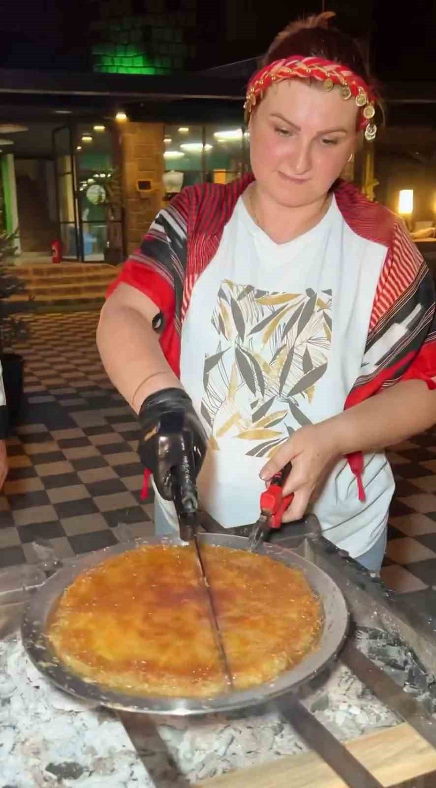 Adanalı Zeynep usta mangalda künefe yaptı