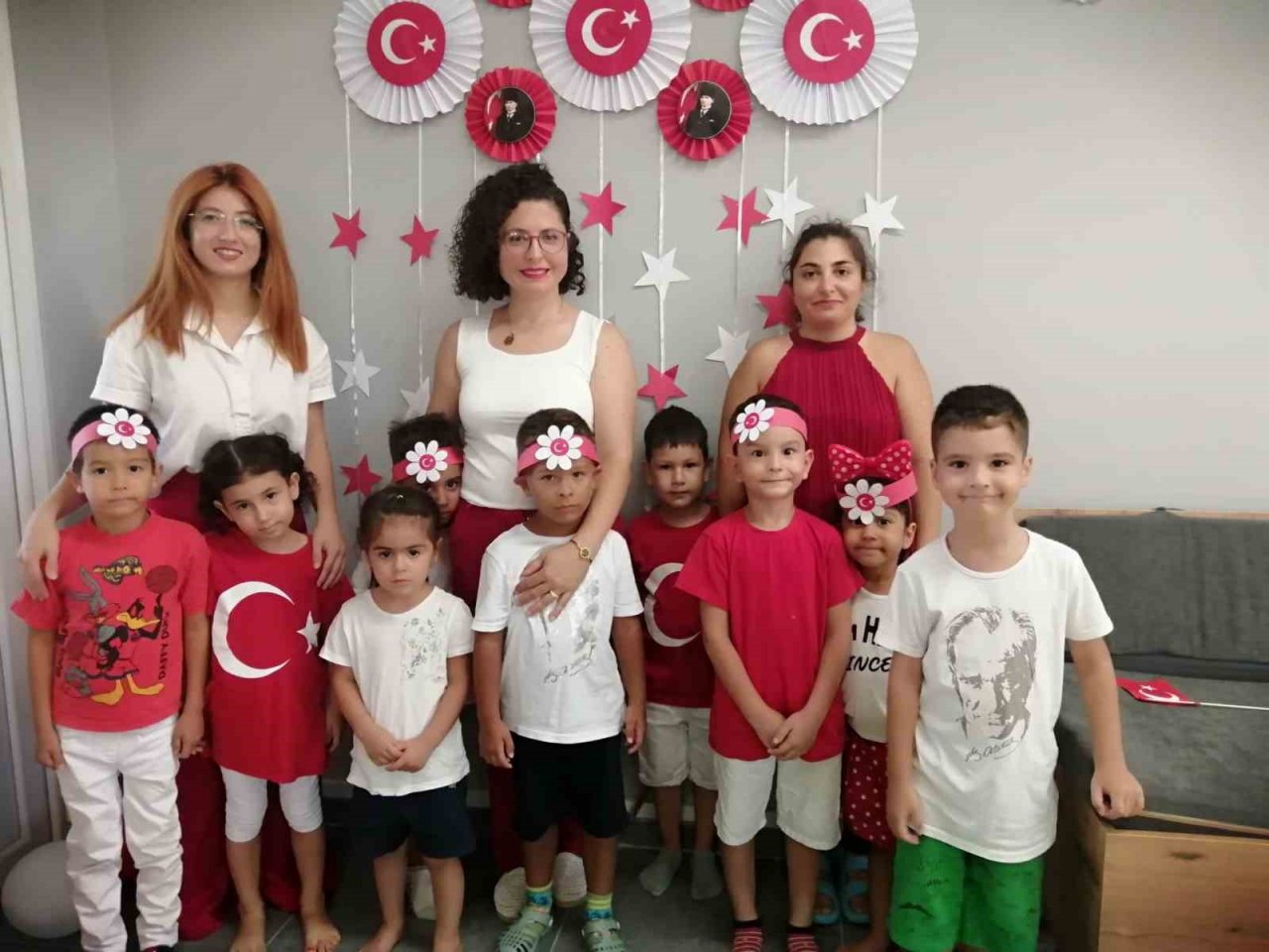 Kuşadası Anne Baba Çocuk Merkezi’nde Zafer Bayramı coşkusu yaşandı