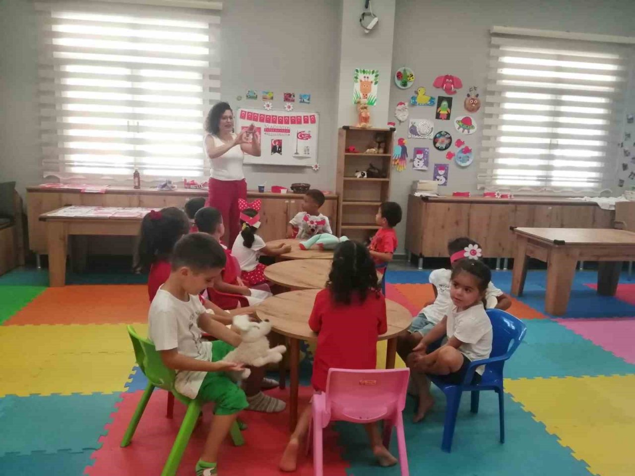 Kuşadası Anne Baba Çocuk Merkezi’nde Zafer Bayramı coşkusu yaşandı