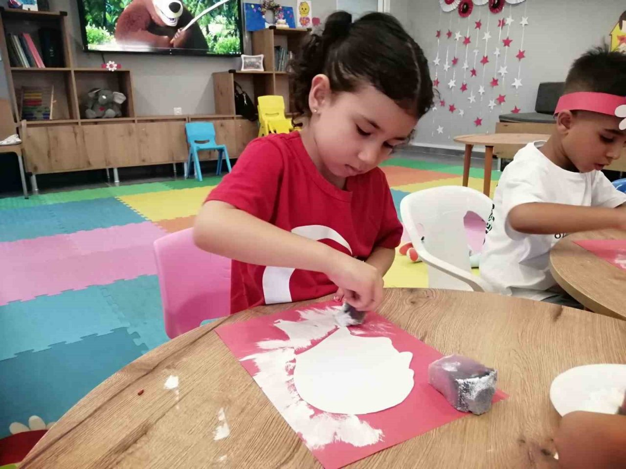 Kuşadası Anne Baba Çocuk Merkezi’nde Zafer Bayramı coşkusu yaşandı