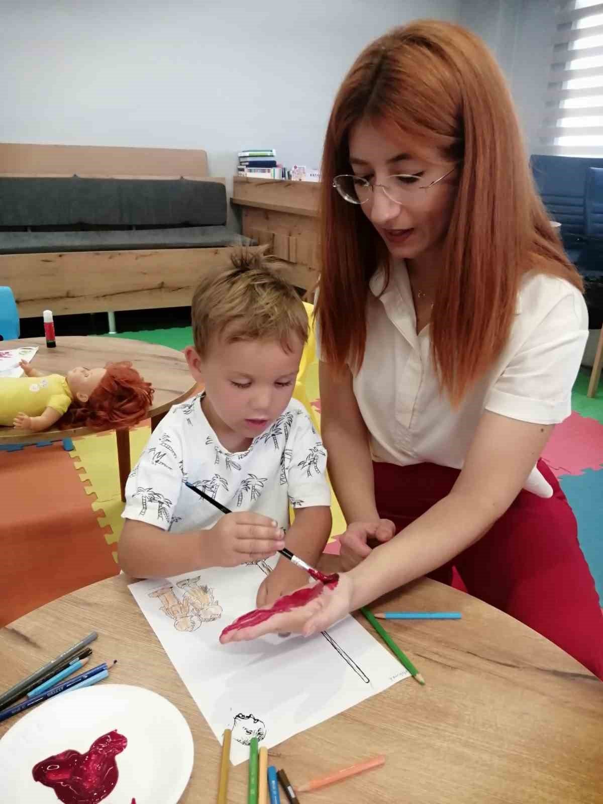 Kuşadası Anne Baba Çocuk Merkezi’nde Zafer Bayramı coşkusu yaşandı