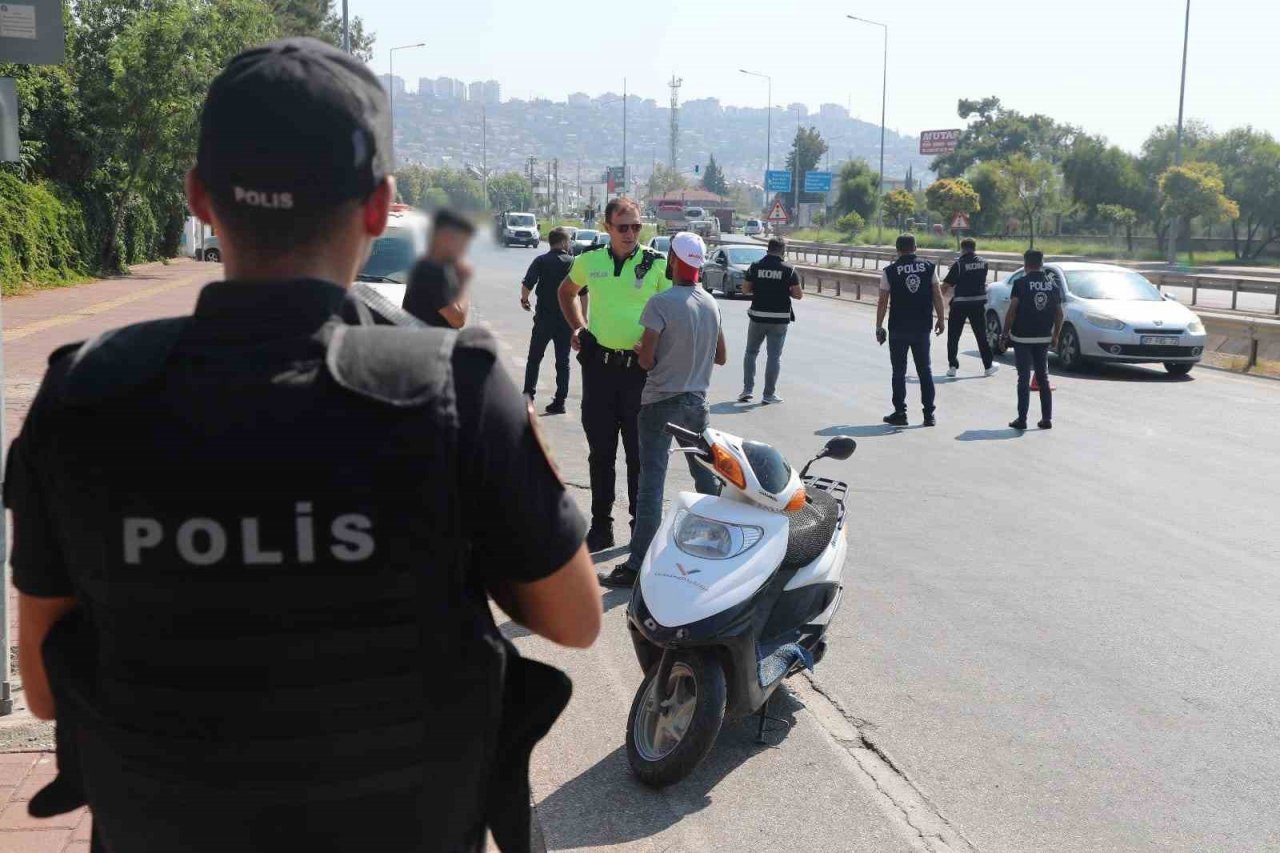 Huzur uygulamasında aranan 12 kişi yakalandı