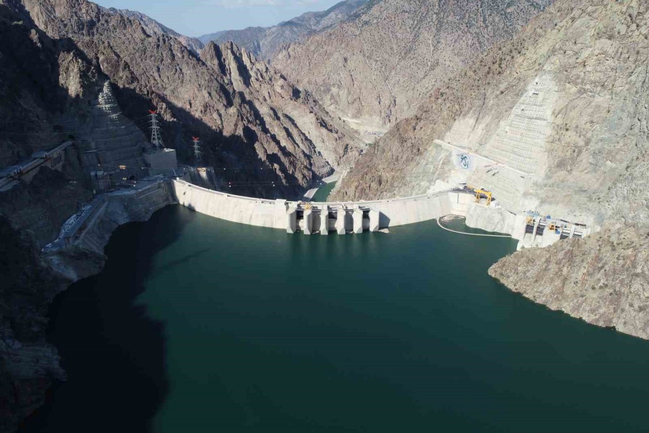Su seviyesi 193 metreye ulaşan Yusufeli Barajı elektrik üretmeye hazırlanıyor