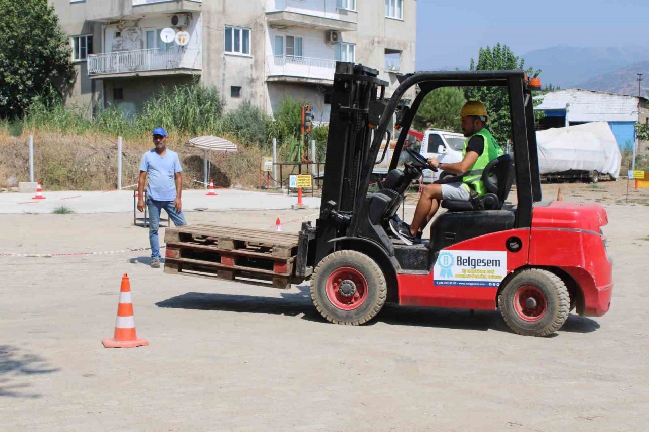 Bu kurstan belge alanlar işsiz kalmıyor