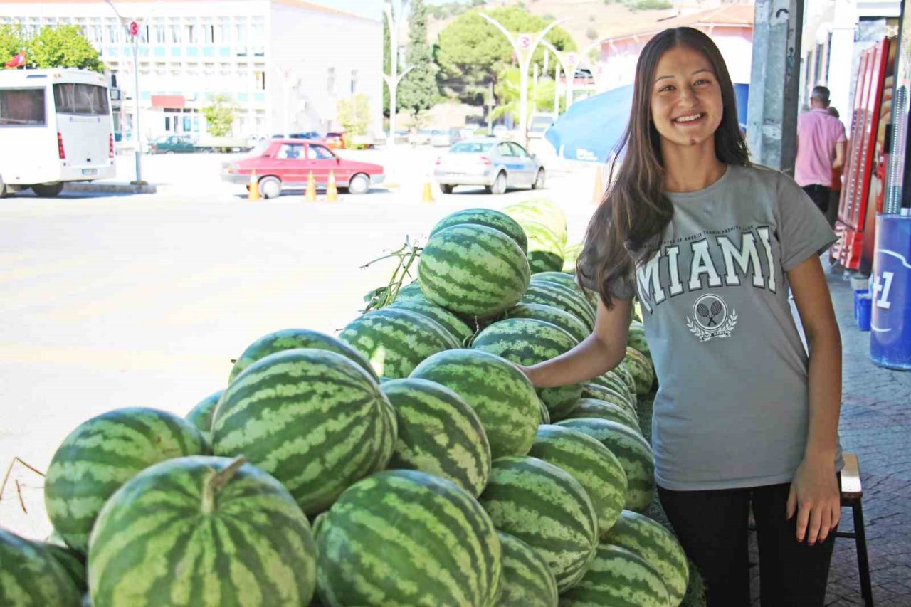 Adına şarkı yazılan Cincin Karpuzu vatandaşlardan yoğun ilgi görüyor